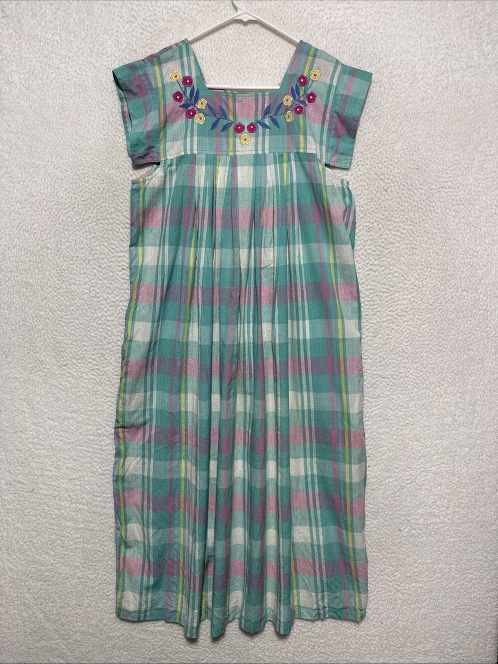 VTG 80’s Sea Wind Plaid Housedress/Muumuu W/Embroidered Flowers Women’s Size M